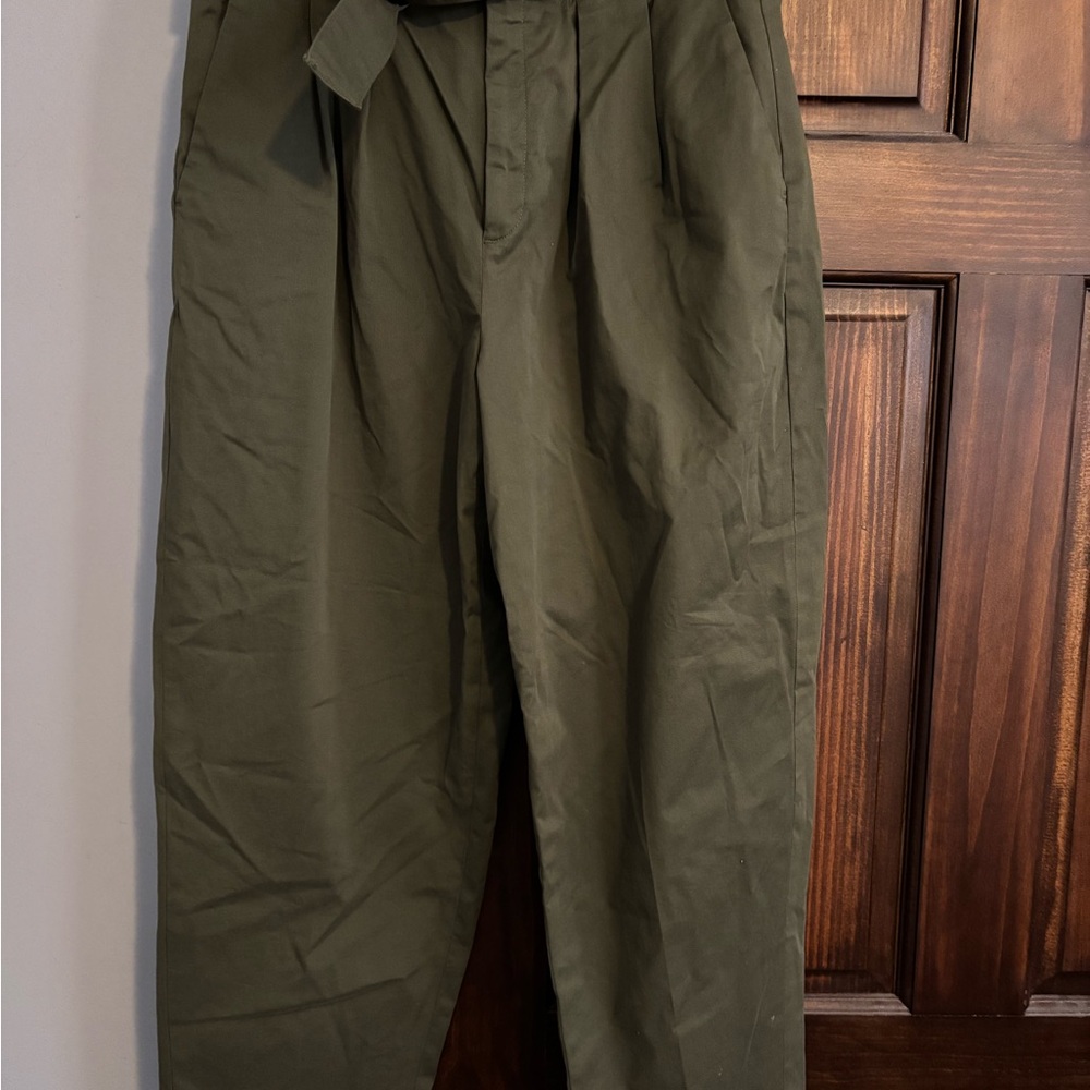 Olive Green Banana Republic Belted Trousers 🫒 NWT 🫒 size 12L
